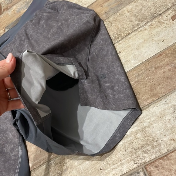 Lululemon Men’s T.H.E. Short 9” inseam - Picture 6 of 6